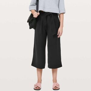 Lululemon Cropped Noir Pants 